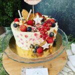 Tort Red Velvet cu Căpșuni