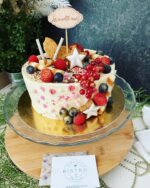 Tort Red Velvet cu Căpșuni