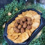 Platou șnițele fragede de pui și chifteluțe de porc - 1kg (8-10 porții)